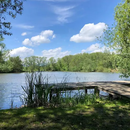 Lisci Jezero Κάμπινγκ *
